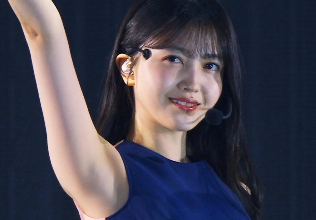 久保史緒里の高画質なワキ画像