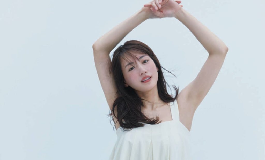 綾瀬はるかの高画質なワキ画像