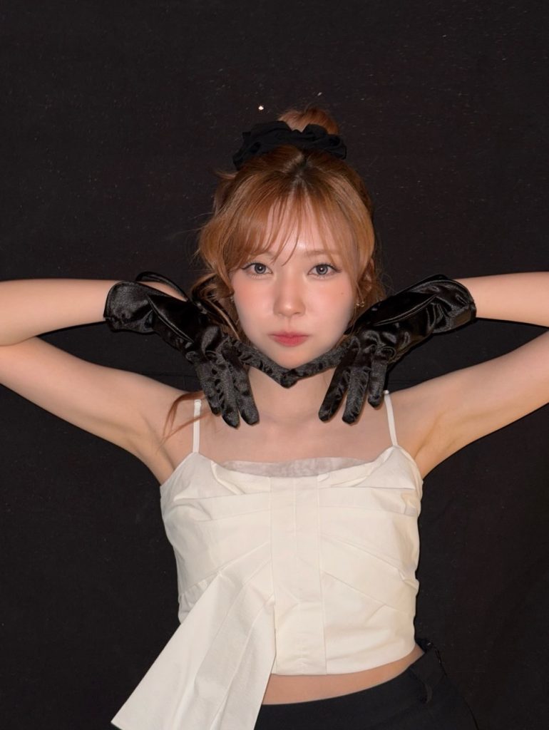 NiziUマユカのワキ画像グラビア