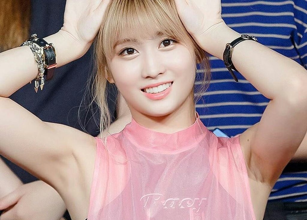 TWICEモモの高画質なワキ画像