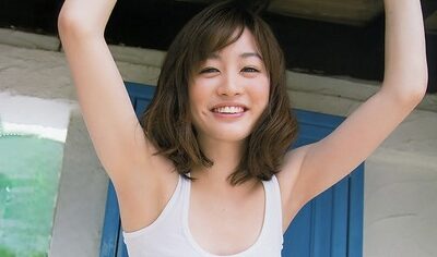 新田恵里菜　ワキ画像