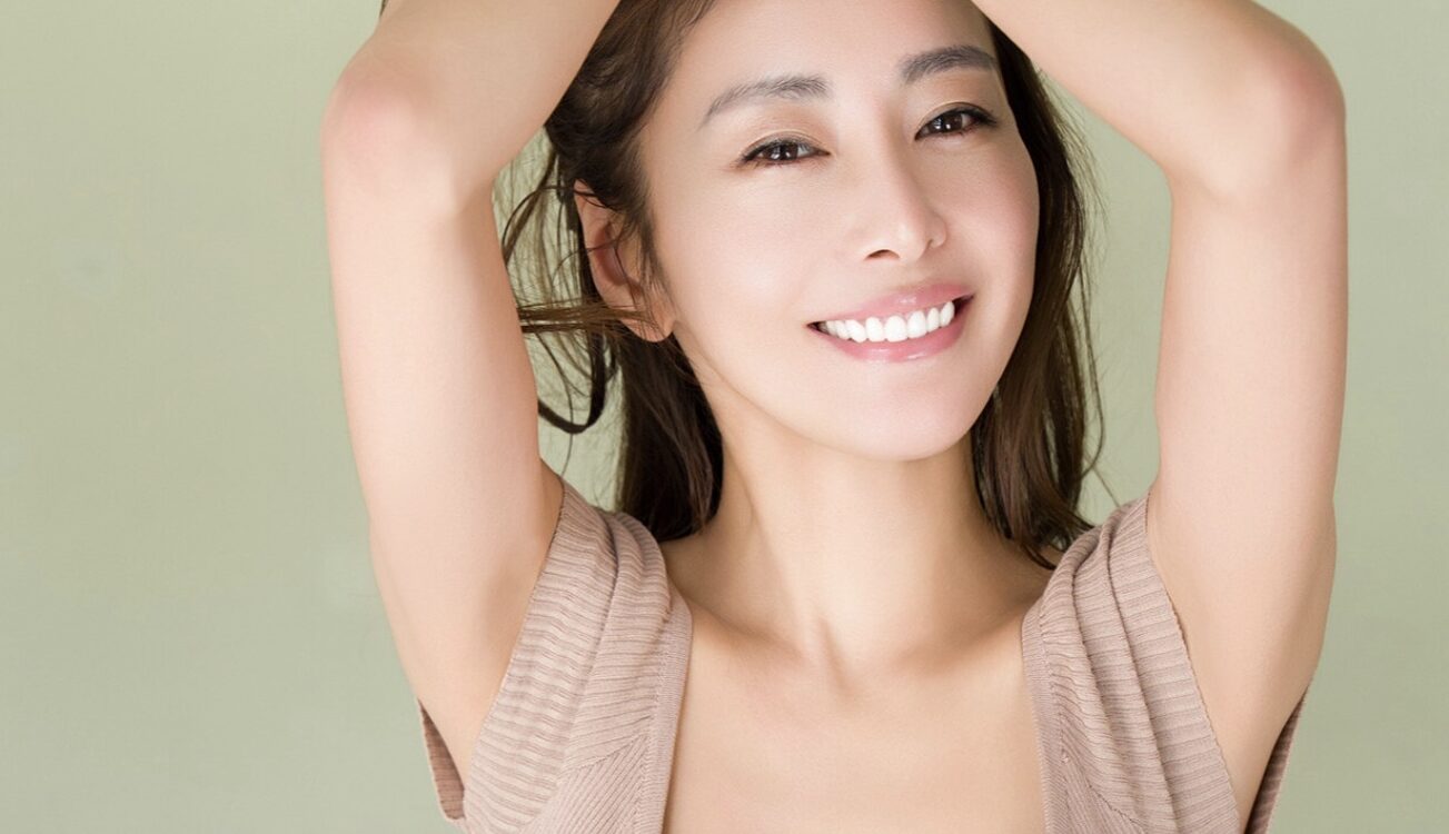 熊切あさ美　ワキ画像