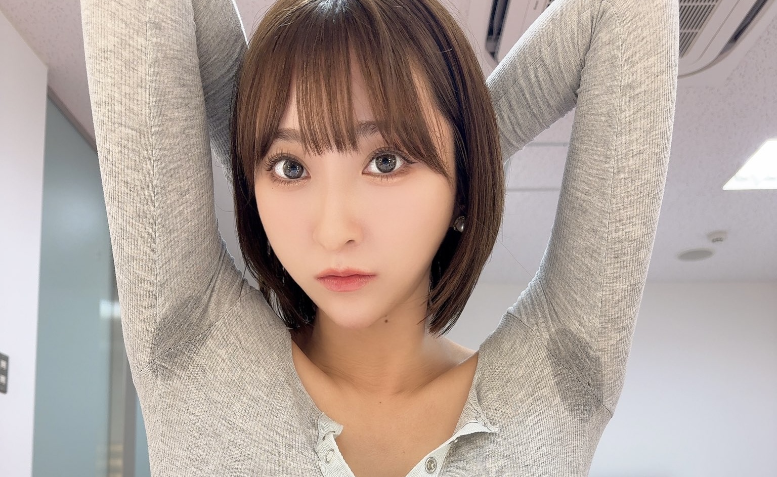 緒方咲　ワキ画像